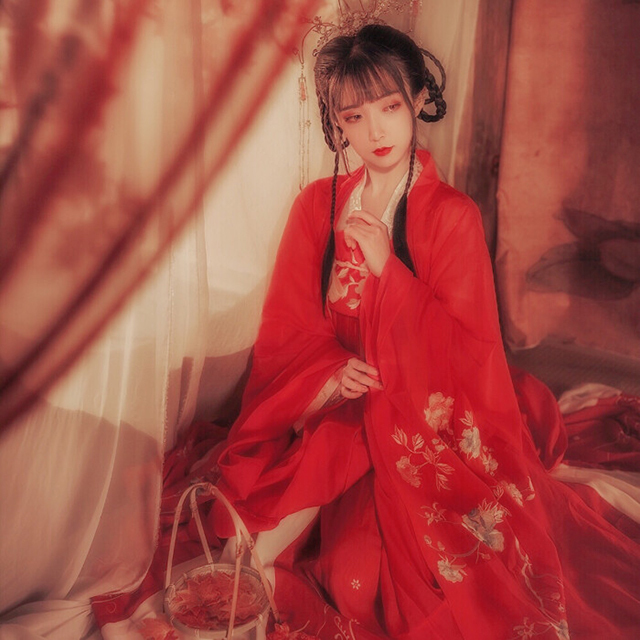 春日游@韦庄一词,短短4句,道尽女人对男神的态度,最后一句流传千古