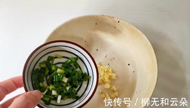 酸汤|饺子你是蘸酱油吃的吗可以换个吃法了，酸汤饺子让你百吃不腻！