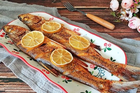 鱼腥的“克星”不是葱姜，而是它！做鱼时加一点，鱼肉鲜嫩无腥味