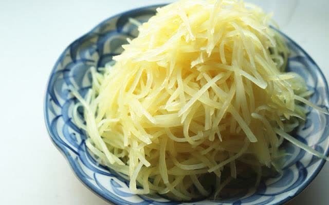 不管什么时候,土豆和它不能一起吃,美味也不行,老人小孩要注意