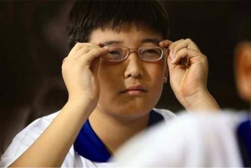 父母|这四大杀手正毁掉孩子视力,不是电脑也不是手机,八成父母不知道