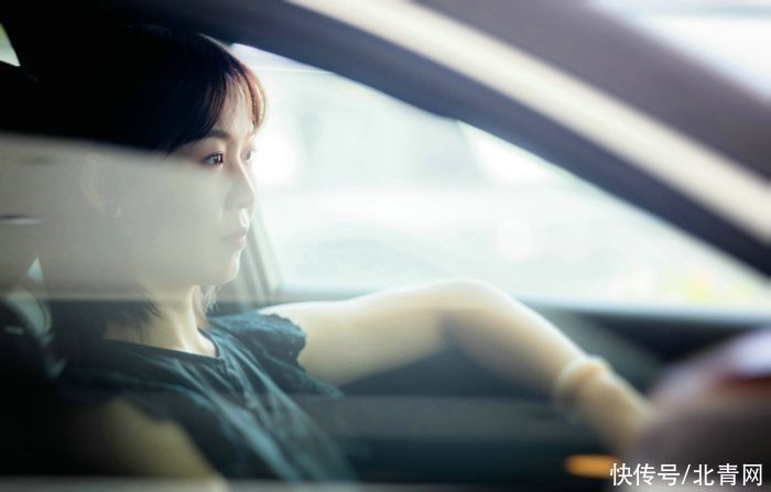 女性消费觉醒：精致的悦己，不只于服饰