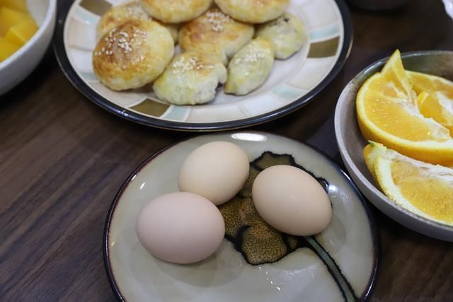 七点钟做好小学生的早餐，营养齐全味道好，邻居：还缺孩子吗？