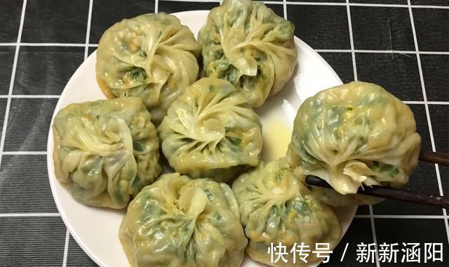 韭菜包子|韭菜包子馅不发黑有窍门,教你一招,做出来皮薄大馅好吃还好看