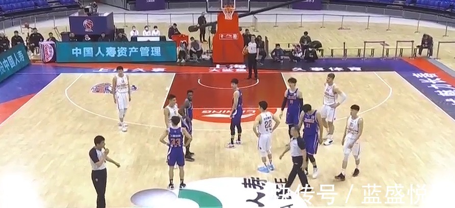 上海队|火药味十足!上海大胜北控,李春江马布里赛后再次发生争执!