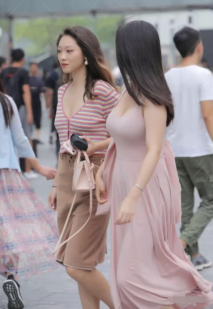 街拍美女:同样是小姐姐,差距咋就这么大