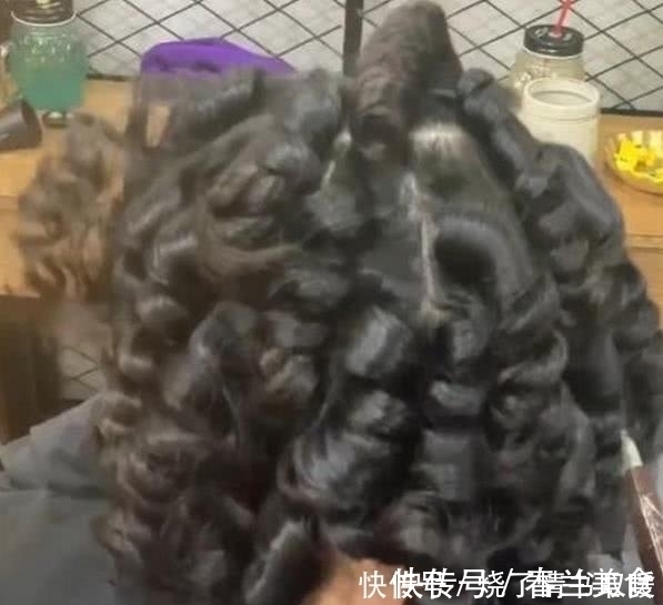 女孩 奇闻：女孩去烫头发，本以为是要发型被毁，结果却让人羡慕