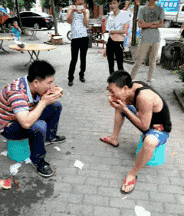 |搞笑GIF:太坑爹了,就这技术还出来赛车...