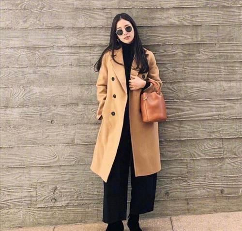 不会配色服装再贵也白搭！试试简单的“两色搭配法”，时尚又百搭