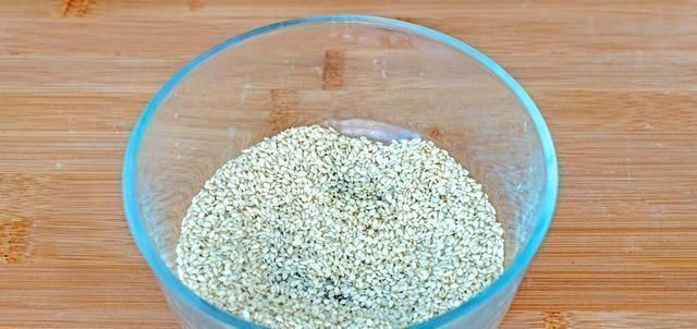 葱花饼这样做,不需要烫面照样柔软,1分钟出锅,放凉也不发硬!