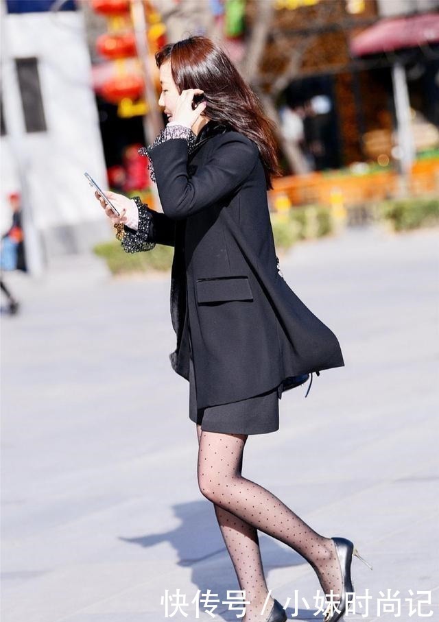 连衣裙|街头美女的清凉造型, 用“蕾丝连衣裙”秀身材, 拿“皮筋”当袖口