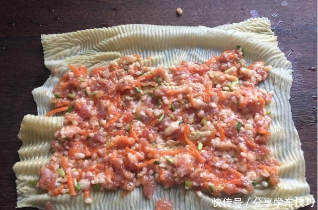 蒸出来的早餐主食,豆皮包糯米,一搅一卷蒸一蒸,出锅就上桌!