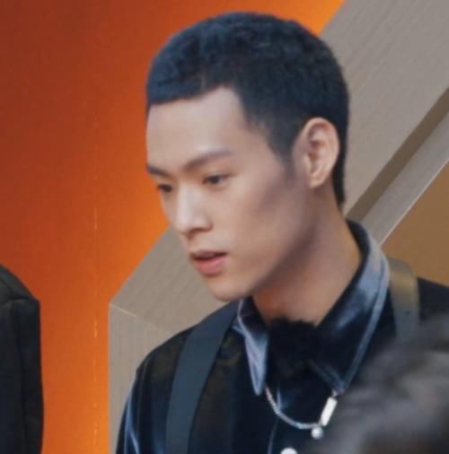 这档综艺揭开女团“遮羞布”，王艺瑾全妆出镜，却被33岁张雨绮吊打