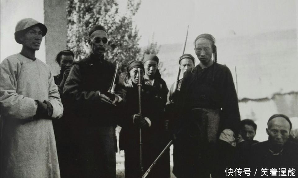 晚清|一组晚清权贵阶层老照片，国家山河破碎，他们却还在讲究排场！