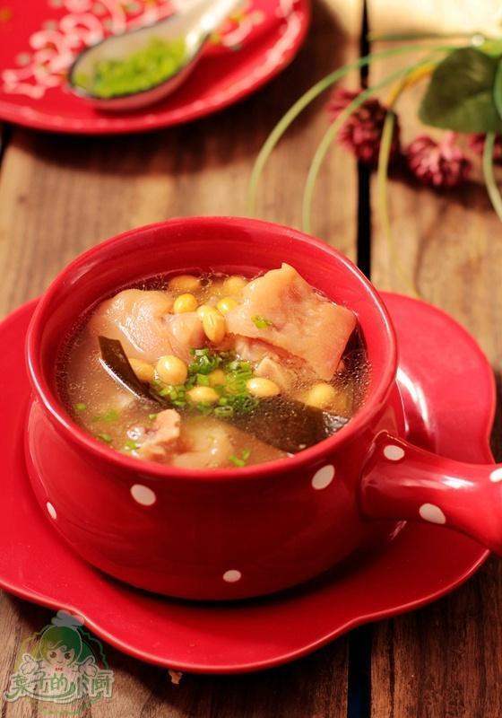 黄豆猪蹄汤,教您一招,肉不腥、汤鲜美,一个电饭锅轻松搞定!