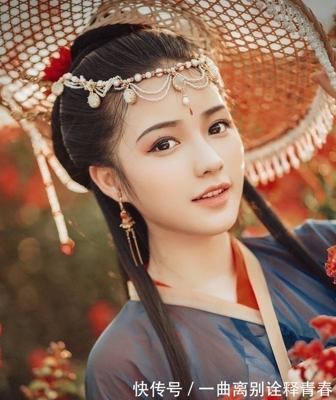 中秋词@苏轼很著名的一首中秋词,仅开篇13字就大气磅礴,美得让人心醉