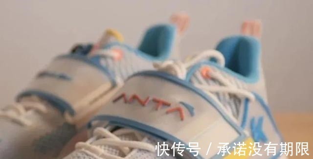 实战 三百块入手国产好鞋!设计大升级 配置不逊色千元旗舰款!