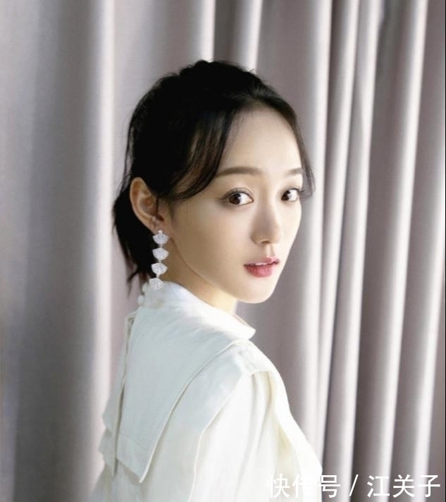 双马尾|别再披头散发了,今秋流行这3种“扎发发型”,简单自然易上手