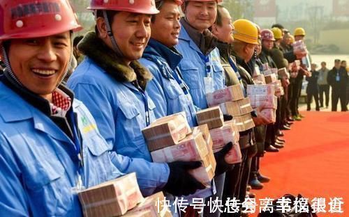 按揭贷款|月薪少于7000不建议买房?北大教授忠告!银行行长:2样东西安全