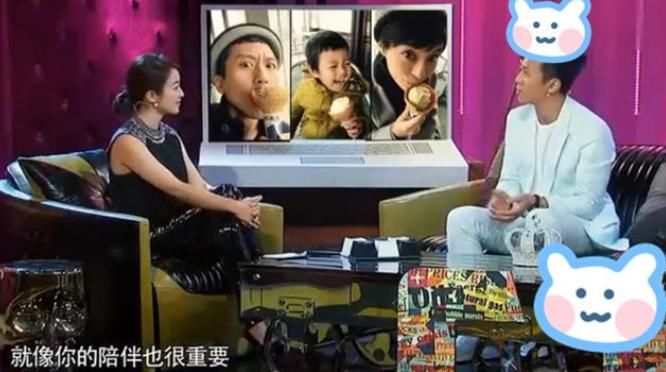  棉花|蔡徐坤吃棉花糖的时候，谁注意到身后的baby在干啥？当妈的秒懂