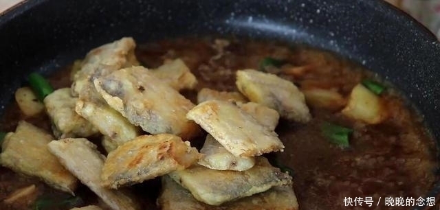 今日推荐:带鱼百吃不厌做法,加1个鸡蛋,好吃无腥味