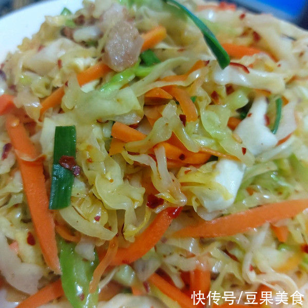 大厨不会告诉你的不放油的_麻辣包菜丝小窍门