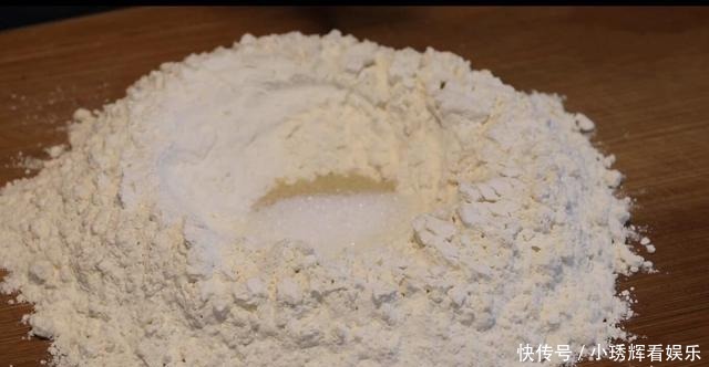 蒸馒头,只加酵母就大错特错了,教你蒸出又香又白蓬松柔软的馒头
