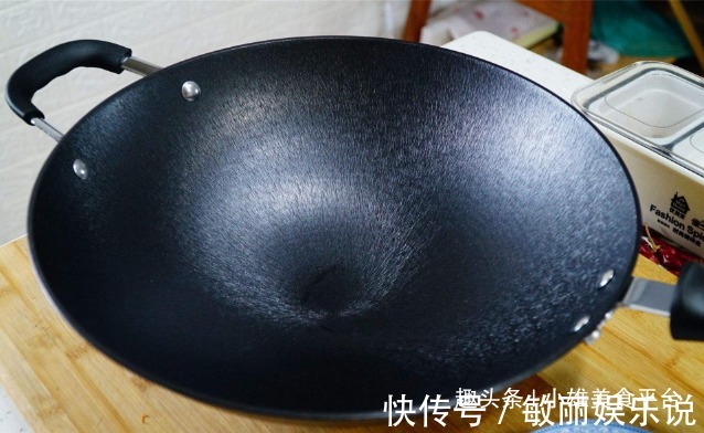 买回来的新锅,千万不要直接用,大厨教开锅技巧,不粘锅也不生锈