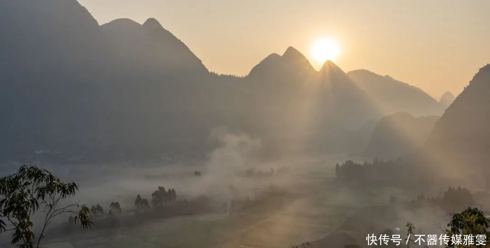 万峰林景区现平流雾奇观，仿若仙境！