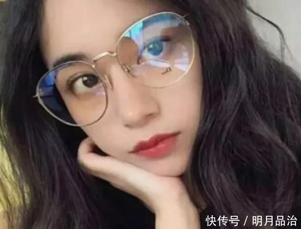 00后喜欢戴“圆框眼镜”学生党要注意，这“3种人”戴起来贼难看