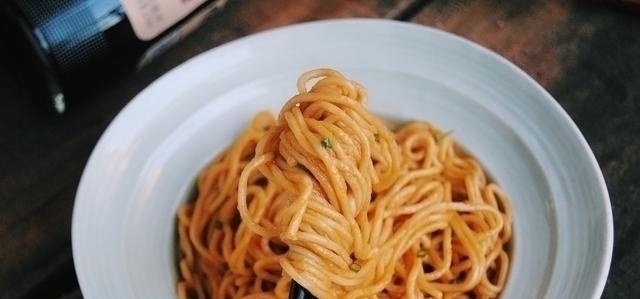 教你面条的新吃法,比煮着吃好吃一百倍,做法简单,5分钟早餐!