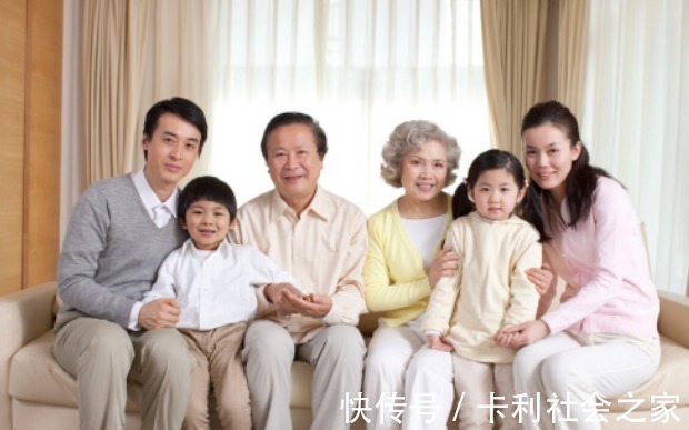 晕倒|男子走在路上突然晕倒！这3种食物竟是高血压的“罪魁祸首”