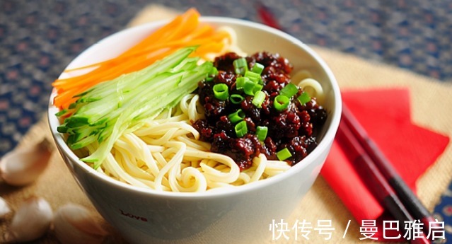 甜面酱|炸酱面的超详细做法,鲜香浓郁的炸酱“养成记”,滋溜一口真过瘾