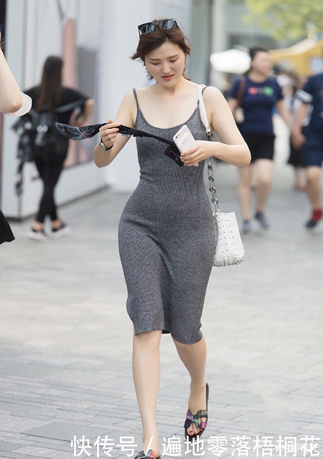 连衣裙|连衣裙穿出时尚感,还能彰显浪漫柔情的一面