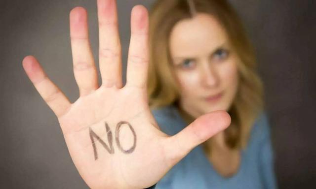 承担责任|俩兄弟,一个从小打到大,一个从没挨打,长大后的差距有那么大吗