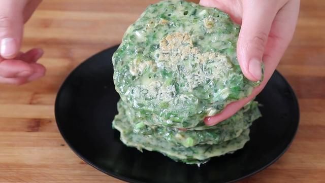早餐饼|荠菜别再包饺子，教你1个新吃法，营养解馋，吃一次就念念不忘