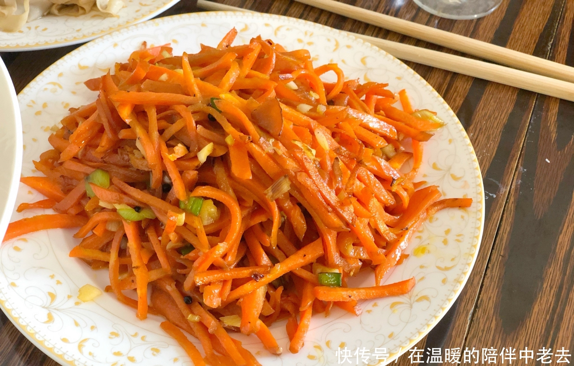 山东人这样吃年夜饭,一家7口,7道荤菜,5道素菜,寓意好有年味