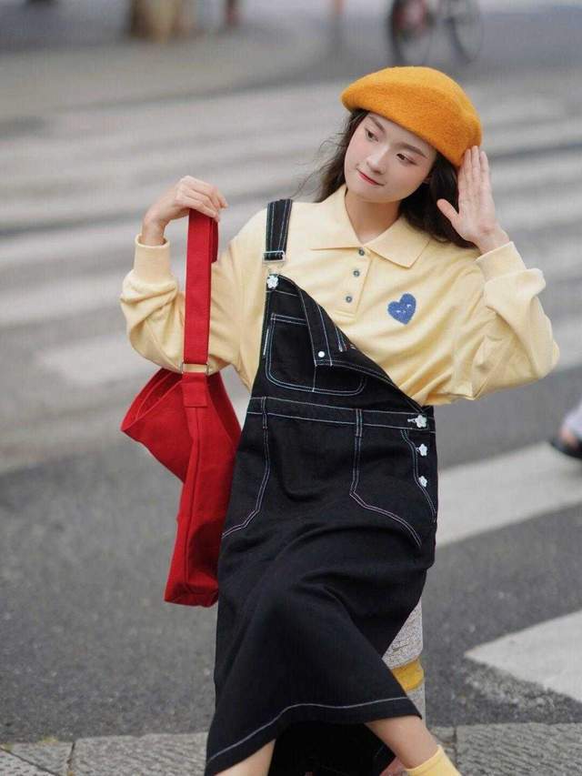 背带裙|牛仔背带裙小个子穿起来超时髦了!内搭白色短袖T恤,好看又减龄