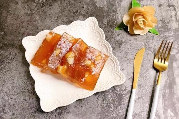 片糖|广东人早茶“四大糕”之一,简单4种食材搅出马蹄糕,生津还通便