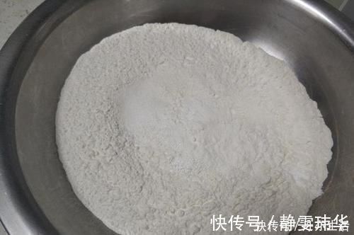 炸油条|炸油条加酵母是大错特错，老师傅教你正宗配方，油条根根蓬松酥脆
