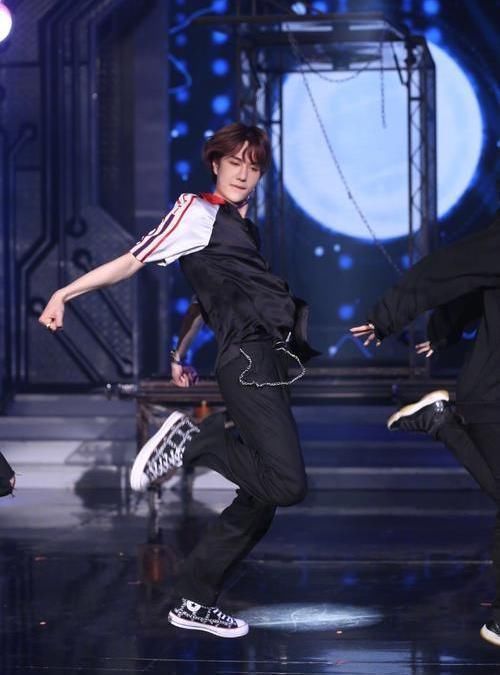 《天天向上》最新预告中,王一博照常出现,证件问题对他并无影响