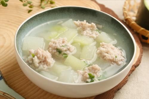 丸子汤|汆丸子，调肉馅很关键，牢记3要点，丸子没腥味，饱满多汁不松散