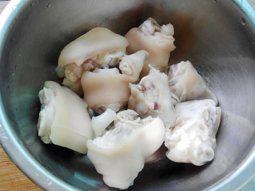 炖猪蹄牢记“3不放”的技巧，猪蹄软烂又好吃，我是才学会