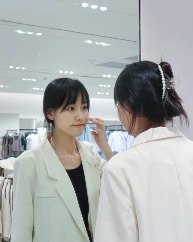 发夹怎么夹头发，这样做简单又好看，适合手笨的姑娘