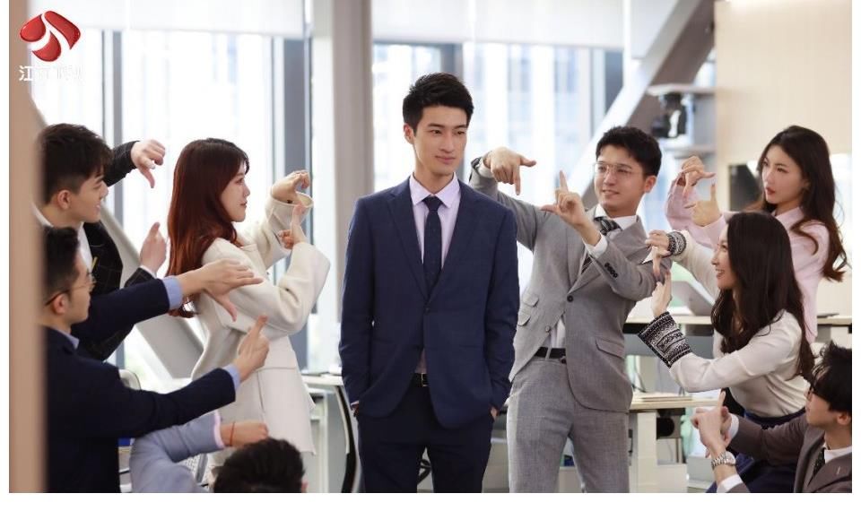 马东 《闪闪发光的你》惊现“易式拷问” 易立竞“借口”称是角色需要