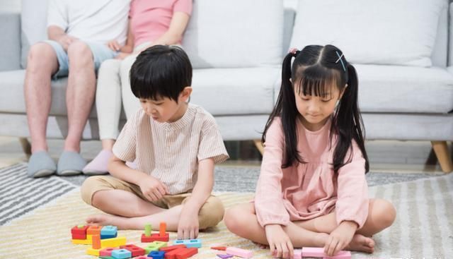 小女孩|10岁小女孩分享“护肤照”,评论区引发热议,网友:这孩子没救了