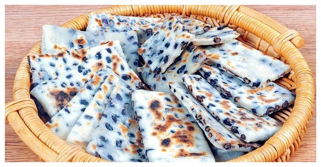 红豆饼不一样的做法,外面根本买不到,简单又好吃,4分钟就出锅