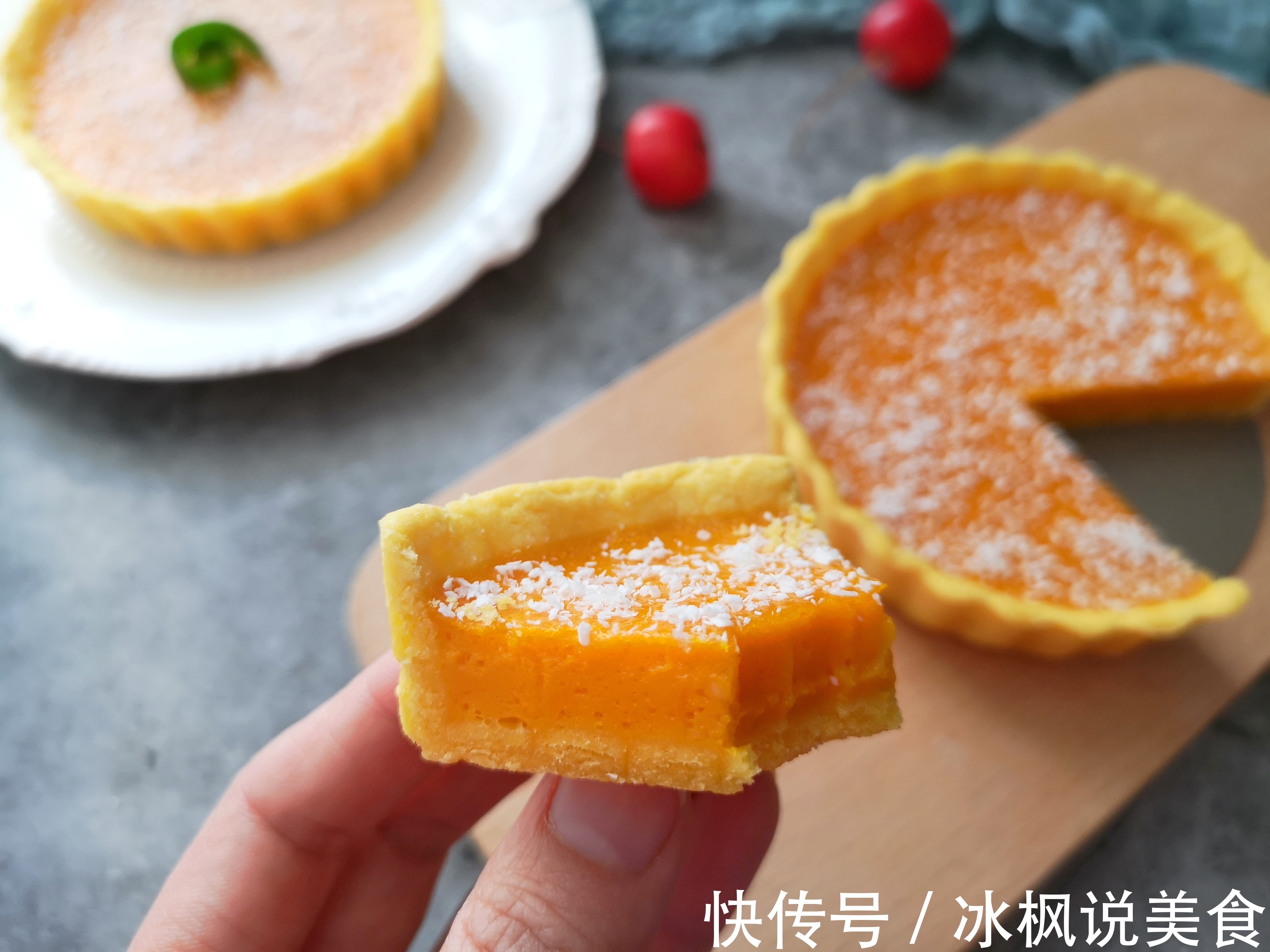 每一次做都不够吃的南瓜派,奶香浓郁,比蛋挞还好吃