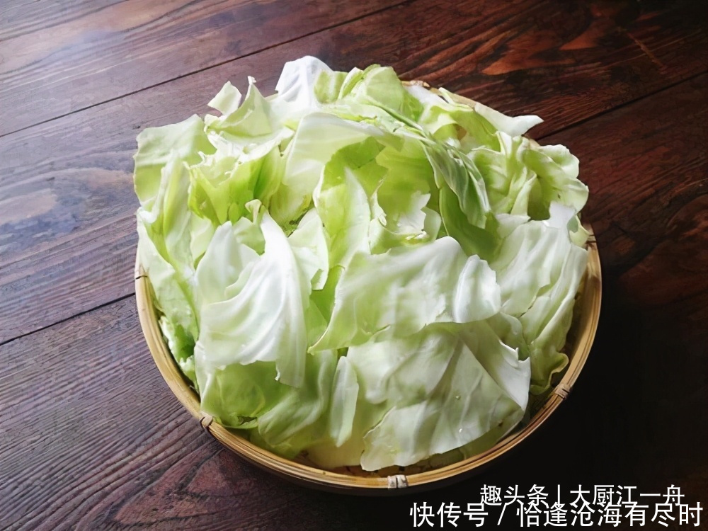 过瘾|手撕包菜想做好不简单,掌握这几招,包菜脆嫩不出水,比吃肉过瘾