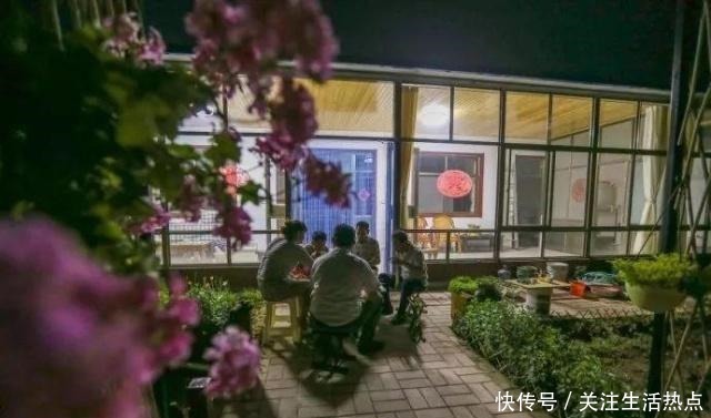 旧农舍改造成花园，一年四季花开不断，邻居看了羡慕的不得了！